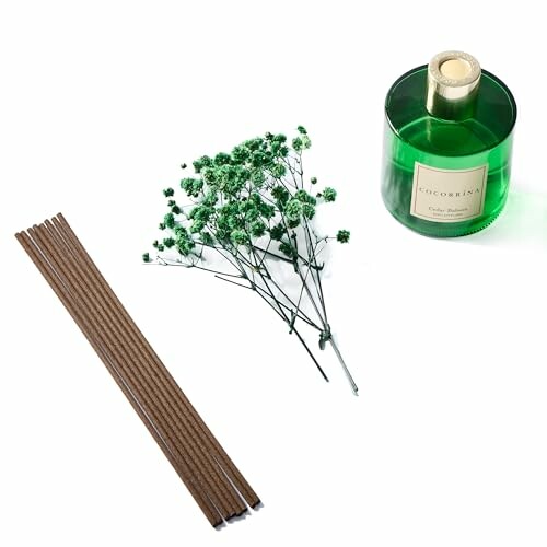 Reed diffuser with green liquid and dried flowers